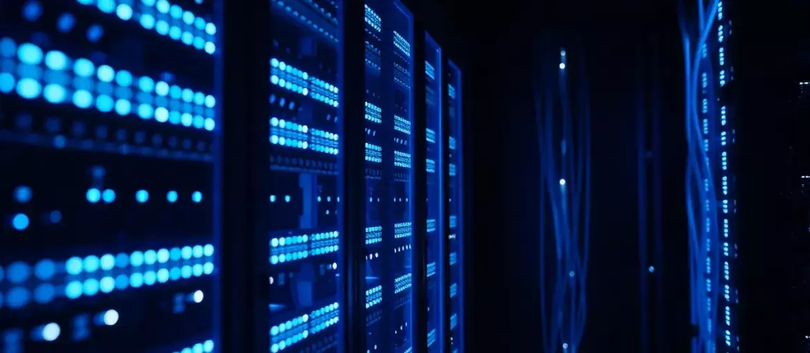 Rack de servidores moderno con luces LED azules y cables organizados en centro de datos, simbolizando seguridad digital avanzada.